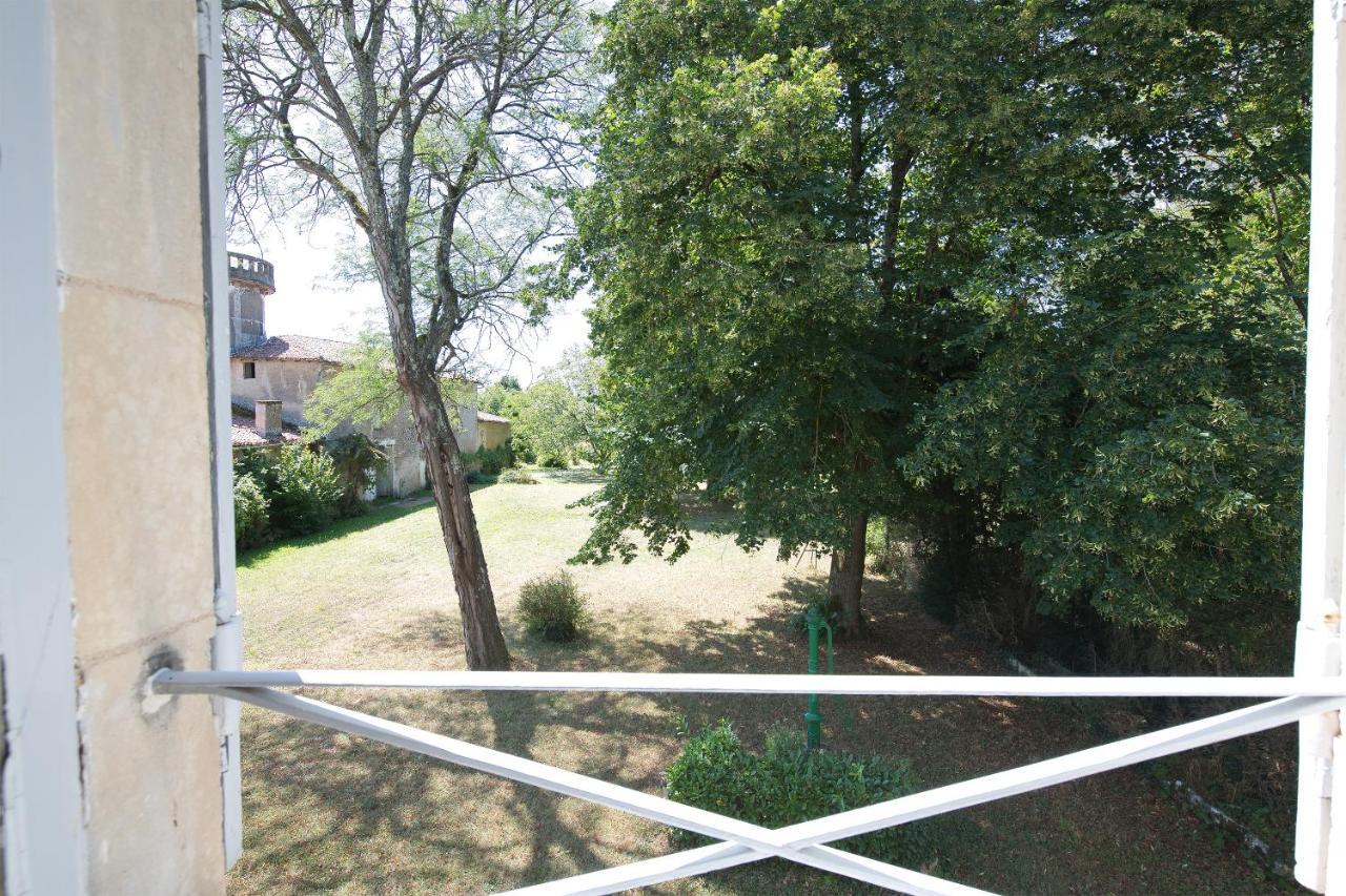 Chambres D'Hotes Montbron Luchapt Bagian luar foto